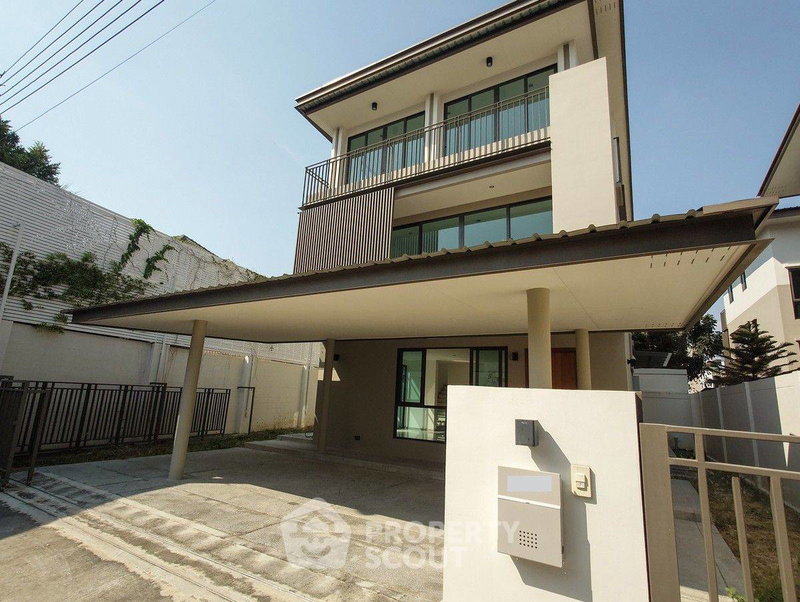Houses for sale : Pet-Friendly 3-BR House For Sale, AQ Arbor Suanluang Rama 9-Pattanakarn (ID 2628800)