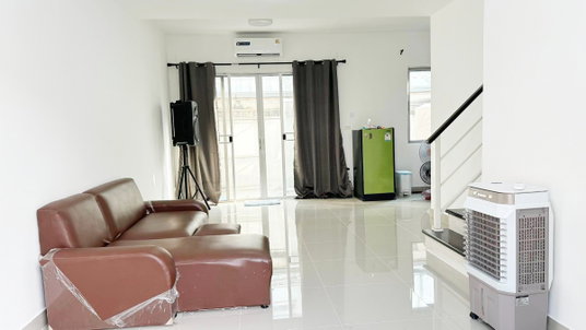   ขายด่วน ฟรีโอน เจ้าของรีบขาย บ้านทาวน์โฮม เดอะคอนเนค เกษตร-นวมินทร์ (ซอยประเสริฐมนูกิจ 48) ราคา 2.5 ลบ. พื้นที่ 18.2 ตร.ว. 2 ชั้น วิวหมู่บ้าน