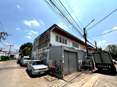 Townhouses for rent Thailand Cultural Centre  : For rent townhouse huaykwang Line ID 0619636888