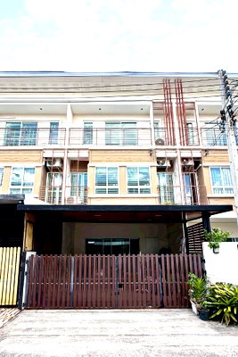 Townhouses for sale : Townhome for sale - Villette City Pattanakarn 38, 3 bedrooms 3 bathrooms, Fully furnished