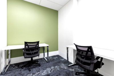 Office for rent : Find office space in HQ MRT Hualamphong for 2 employees with everything taken care of