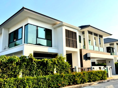 บ้านเดี่ยว ตึกคอม ชลบุรี :  บ้านเดี่ยวหรู ทำเล Prime ใกล้ Central Chonburi เพียง 900 เมตร  ที่ดิน 125 ตร.วา  ✨ 4 ห้องนอน 3 ห้องน้ำ (ขยายใหญ่พิเศษ)
