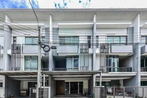 📌 ขายทาวน์โฮม โครงการ เพล็กซ์ วัชรพล 3 ชั้น 3 ห้องนอน 4 ห้องน้ำ