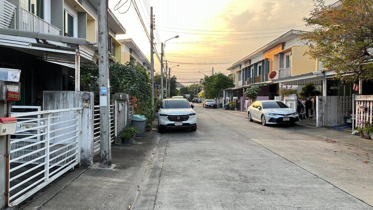 picture Townhome for Sale The Connect Kaset-Navamin (Prasert-Manukitch 48) Price 2.5 MB Land Size 18.2 Sq.wah 2 Floors Village View - 15/17