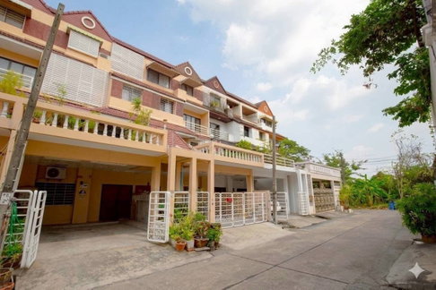 ให้เช่าทาวน์เฮ้าส์ หมู่บ้านวราธรวิลล์ พัฒนาการ 44 บ้านสวย พร้อมหิ้วกระเป๋าเข้าอยู่ได้เลย (N.2077)