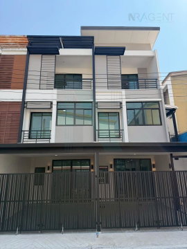 ขายทาวน์โฮม โครงการ ซิกเนเจอร์ วัชรพล 3 ชั้น 3 ห้องนอน 3 ห้องน้ำ