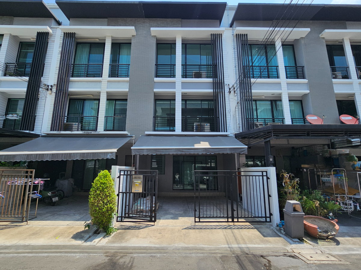 Townhouse for Rent, Baan Klang Muang Ramkhamhaeng 39, Fully Furnished