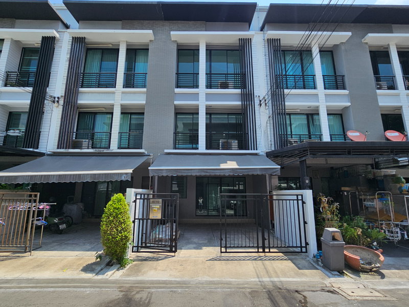 Townhouses for rent : Townhouse for Rent, Baan Klang Muang Ramkhamhaeng 39, Fully Furnished