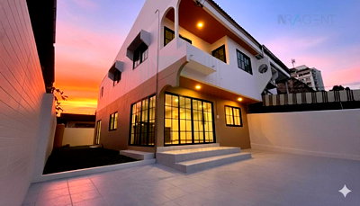 Townhouses for sale Bangna Commercial College : For Sell Town house THAVORNNIWET 1 2-story 4 bedroom 3 bathroom