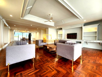 Apartment building for rent Srinakharinwirot University Prasanmit Campus : Renovated 3 Bedroom Luxury Apartment For Rent in Asoke - BR20929AP
