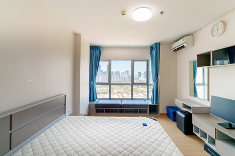 🔥 High-Floor Condo for Sale with Pool View, Spacious Unit in Great Condition – Supalai Veranda Rama 9 near MRT Rama 9