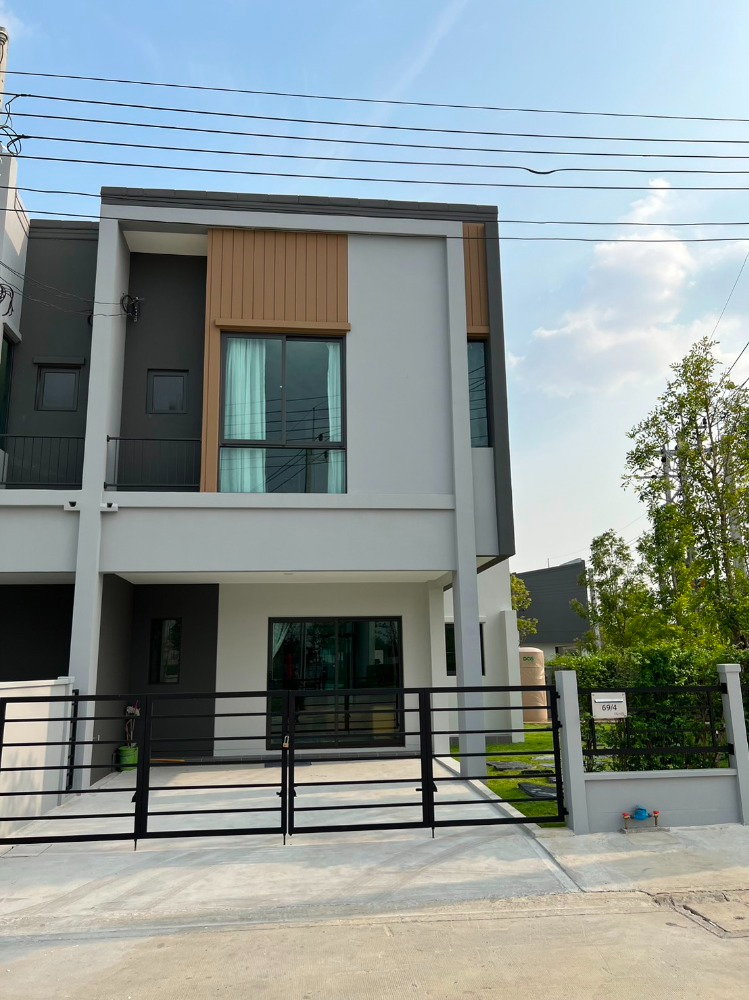 Townhouses for rent : ✨For rent Town House Pleno Sukhumvit Bangna2 ✨LineID: @Propvel (with @ in front)✨