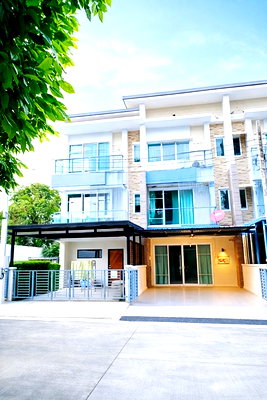 เช่าทาวน์โฮม กรุงเทพมหานคร : CDC500ม. 27 ตร.ว. 320 ตร.ม.ถ.ลาดพร้าว87 ทาวน์โฮม 3ชั้น 3นอน เลียบด่วนเอกมัย รามอินทรา 3น้ำ ใกล้เดอะ คริสตัล 800 ม.