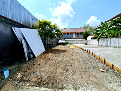 Land for sale Muang Samut Prakarn Samut Prakarn : Land for sale, 20 square wah, Bearing Soi 48. Suitable for warehouse or building a house. (N.2027)