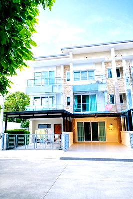 เช่าทาวน์โฮม กรุงเทพมหานคร : CDC500ม. 27 ตร.ว. 320 ตร.ม.ถ.ลาดพร้าว87 ทาวน์โฮม 3ชั้น 3นอน เลียบด่วนเอกมัย รามอินทรา 3น้ำ ใกล้เดอะ คริสตัล 800 ม.