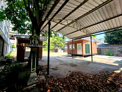 Office for rent : Commercial space for rent, including existing buildings, Sukhumvit 77, near BTS On Nut (N.2042)