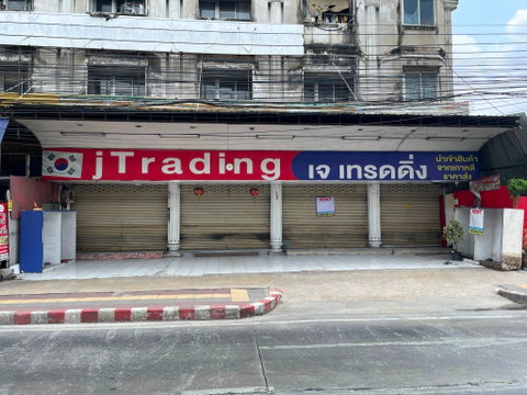 ให้เช่าโชว์รูมชั้นล่าง ประมาณ 180 ตรม. ติดถนนรามอินทราใกล้กับ ม. เกริก และเซนทรัลรามอินทรา