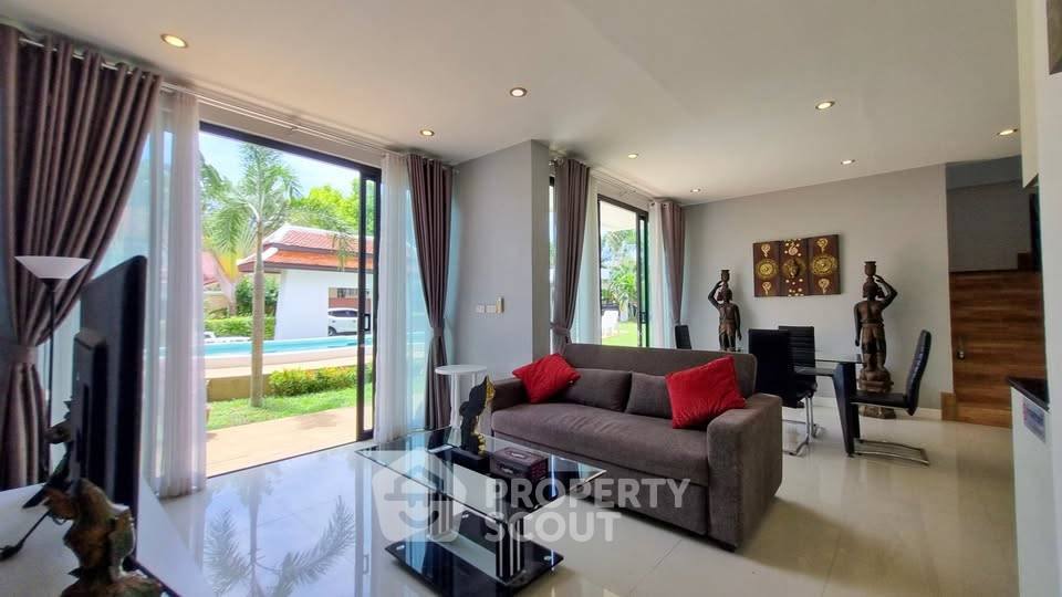 รูป ทาวน์เฮาส์ 2 ห้องนอน สวนรวมสัตว์เลี้ยงได้ โครงการ Sunrise Villa Resort ใกล้พัทยา (ID 2799988) - รูปที่ 2/16