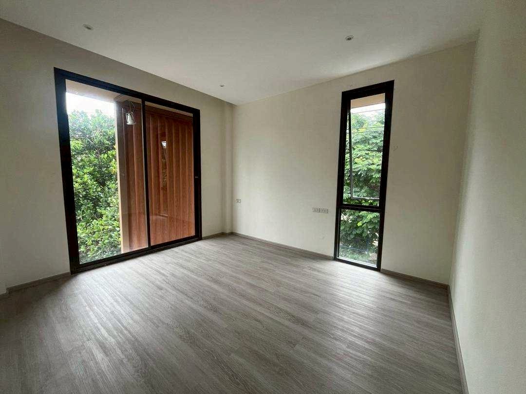 รูป Luxury House for Sale Sukhumvit 71 | Family Home Luxury | Near BTS Phra Khanong | 28,000,000 THB-LTH14977 - รูปที่ 4/4