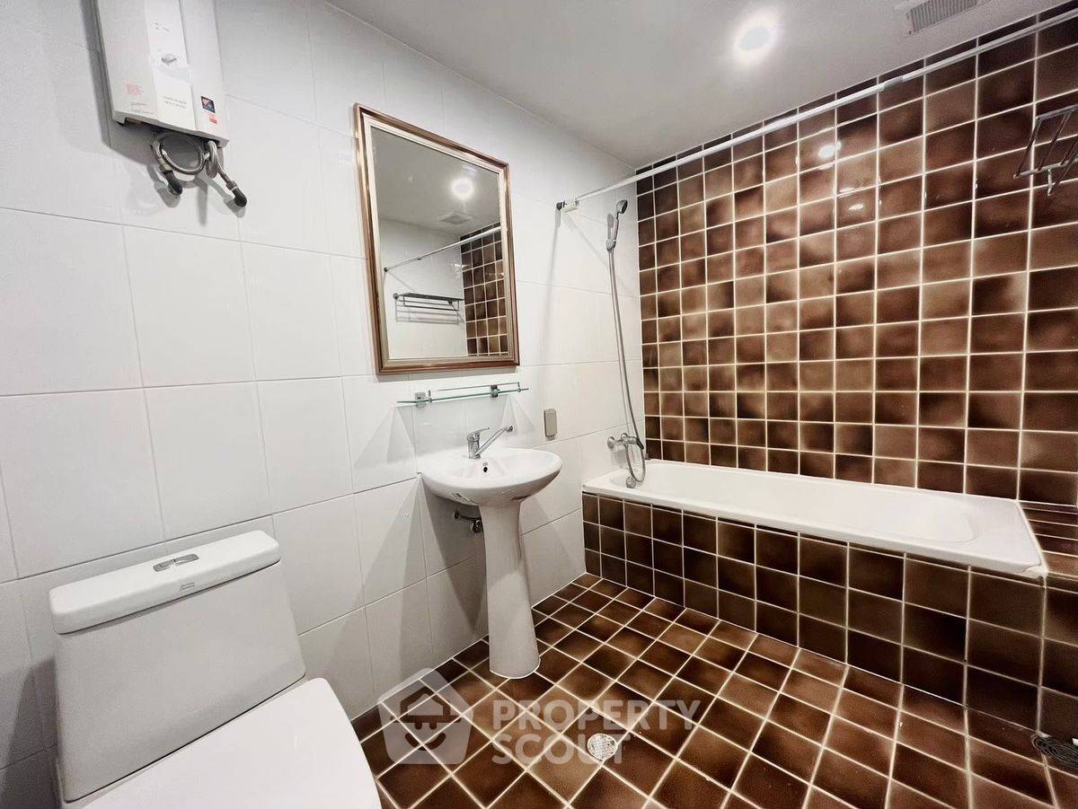 รูป คอนโด 3 ห้องนอน 194 ตร.ม. ขาย ที่ Acadamia Grand Tower ใกล้ BTS พร้อมพงษ์ 300 ม. (ID 2798028) - รูปที่ 21/26