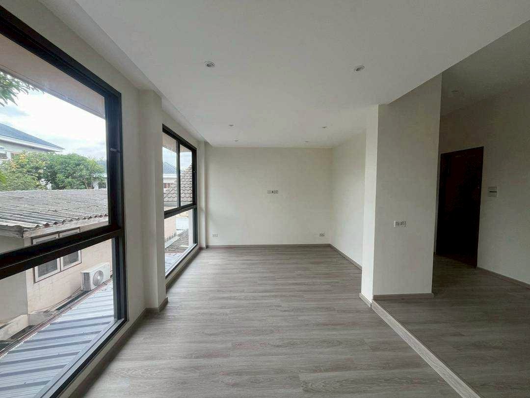 รูป Luxury House for Sale Sukhumvit 71 | Family Home Luxury | Near BTS Phra Khanong | 28,000,000 THB-LTH14977 - รูปที่ 2/4