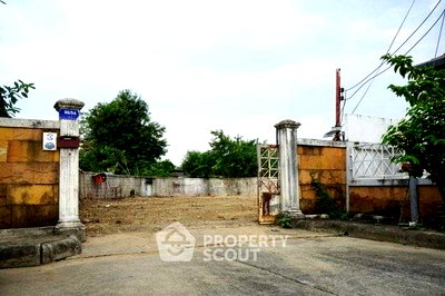 Land for sale Chiang Mai : Land For Sale 129 Sqm Romyen Place Village, Chang Phueak (ID 2767326)