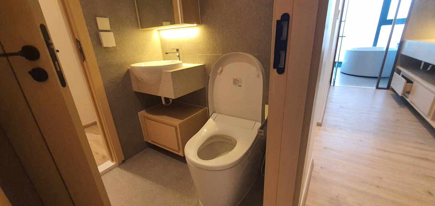 รูป AROM WONGAMAT Condominium 1 Bedroom Condo For Sale - รูปที่ 9/14