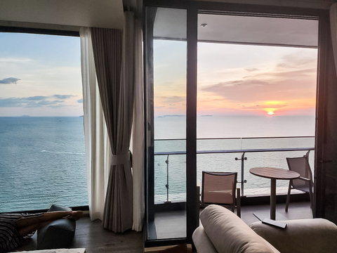 Condo for Rent Arom Wongamat Beachfront 1 Bedroom Sea View