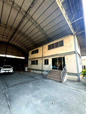 Factory for rent Bangna Commercial College : Warehouse/Factory for Rent, Pujo, Samut Prakan. Located on a main road near Bhumibol Bridge. Factory license obtainable. Purple zone (industrial park)