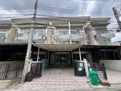 For Sale: 2-Storey Townhome at Town Avenue Rama 9 Spacious Bedrooms | Prime Krungthep Kreetha Location | Move-in Ready