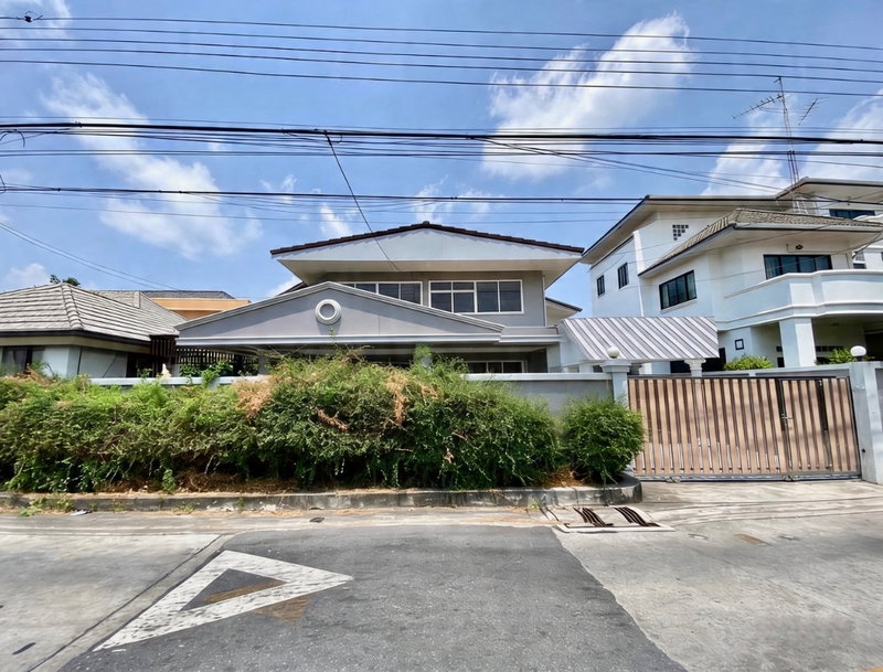 Houses for sale : For Sale: 2-Storey Detached House at Amornphan 9, Senanikom 1 Large Land Plot | Newly Renovated | No Common Fees | Near BTS Senanikom & Kasetsart Uni