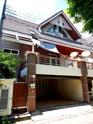 ทาวน์โฮมให้เช่า : ให้เช่าทาวน์โฮม เมอริทเพลส ลาดพร้าว 87 