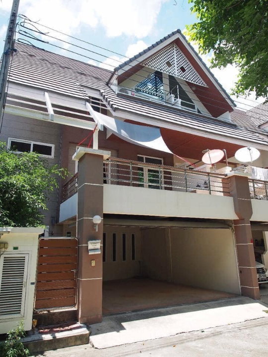 Townhouses for rent : Townhome for Rent, Merit Place Ladprao 87