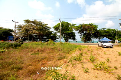 Land for sale IRPC Public Company Limited : Big Price Drop! Beachfront Land for Sale on Mae Ramphueng Beach,THB 9 million per rai,Prime land with 3-side road frontage, located in Taphong