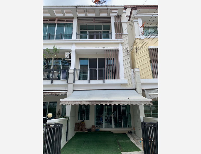 Townhouses for rent : Call : 089-926-7665 Baan Klang Muang Urbanion Kaset-Nawamin 2 Townhome 3-story 3 Beds 3 Baths Fully furnished