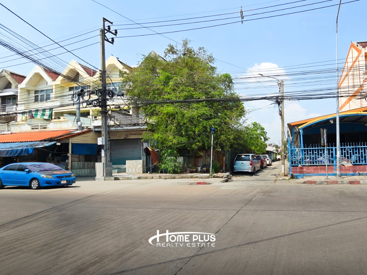รูป อาคารพาณิชย์ 3 ชั้น เคหะร่มเกล้า 6 (หลังมุม) พร้อมที่ดินเปล่า ลาดกระบัง - รูปที่ 2/8