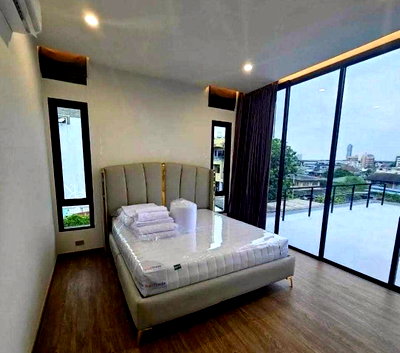 Houses for sale Bangna Commercial College : LTHC15009 - Luxury House Prime Location for| Family Living Best Value | Near BTS Bang Chak | 75 MB