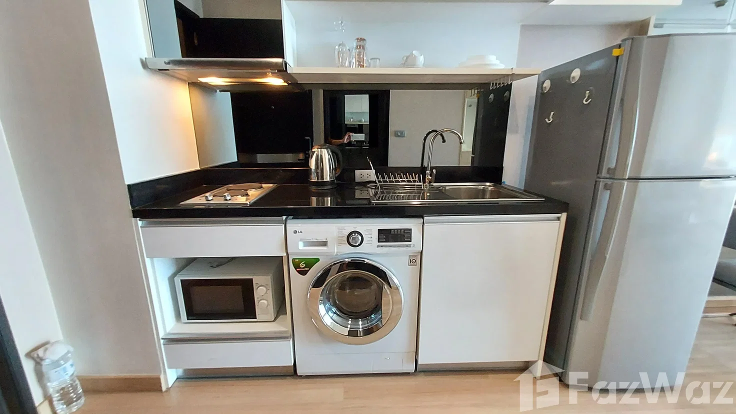 picture Studio unit on high floor with unblocked view 6187122 - 5/9