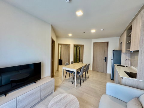 CD272/For Rent: Flo by Sansiri | Spacious 2-Bedroom, 2-Bathroom | High Floor with Panoramic Views | Near ICONSIA