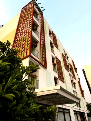 Apartment building for sale MRT Wong Sawang : Hotel for sale, located on Bangkok-Nonthaburi Road, 36 rooms, 10% yield.
