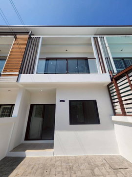 บ้านทาวน์โฮม ซ.บุญพุฒ ซอย บุญพุฒ แขวงจองทอง จ.กรุงเทพ