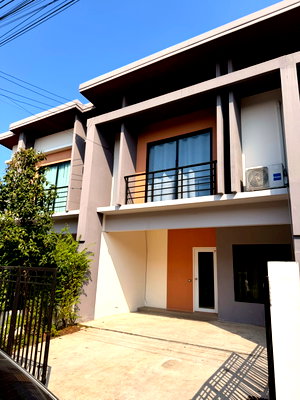ทาวน์โฮม ถนนราชพฤกษ์ : ขายทาวน์โฮม 3 ห้องนอน 2 ห้องน้ำ 2 ที่จอดรถ บ้านสวย แสงสวย 