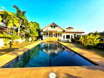 Houses for sale Khao Chi Chan : 3 Bedroom Pool Villa for Sale in Bang Saray