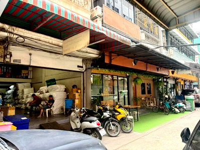 Shophouses for sale Nimibutr Stadium : 5-story commercial building for sale, with existing tenants. A worthwhile investment in a prime location near shopping areas! (N.2067)