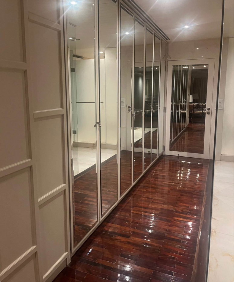 picture State Tower                      Silom - 10/14