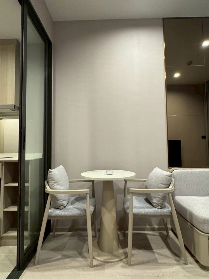 picture Reference Sathorn - Wongwianyai  - 6/13