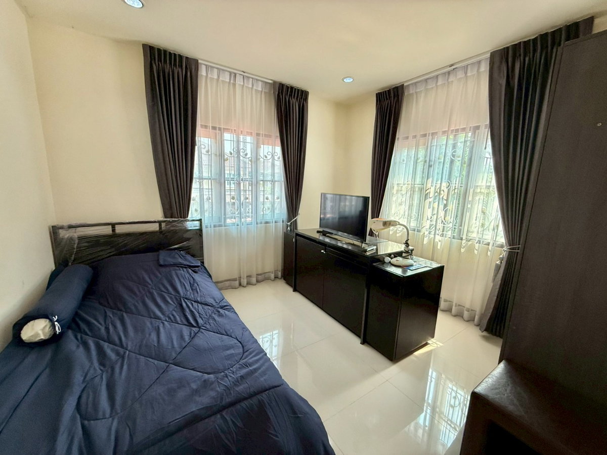 รูป 📌 บ้านเช่าพร้อมอยู่ บ้านใหม่มือ 1 หมู่บ้าน KC Parkville 3 3 ห้องนอน 3 ห้องน้ำ หลังใหญ่ รีโนเวทใหม่ทั้งหลัง ทำเลดี ซอยหทัยราษฎร์ - รูปที่ 7/18