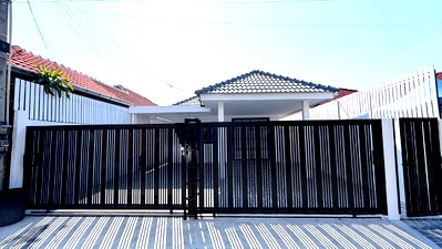 Houses for sale Rubberland : Charming single house available for sale in Soi Nern Plub Wan, offered at an attractive price, conveniently located near Sukhumvit Road and The Chill 
