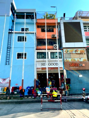 Shophouses for sale Nimibutr Stadium : 5-story commercial building for sale in Pratunam (sold with existing tenants, a great investment opportunity). Close to the business 2066