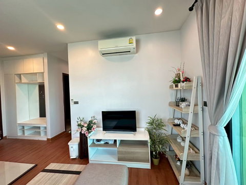 Sale! The Rise Residence Condo, 2 Bedrooms, Corner Unit, 52.69 sq.m., 29th Floor. Price: 3.8 Million Baht.